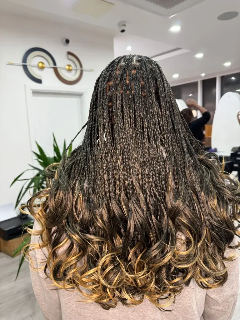 box-braids-french-curls_book_london_mobile_afro_hairdresser_braider_near_me_la-maison-rose_frohub