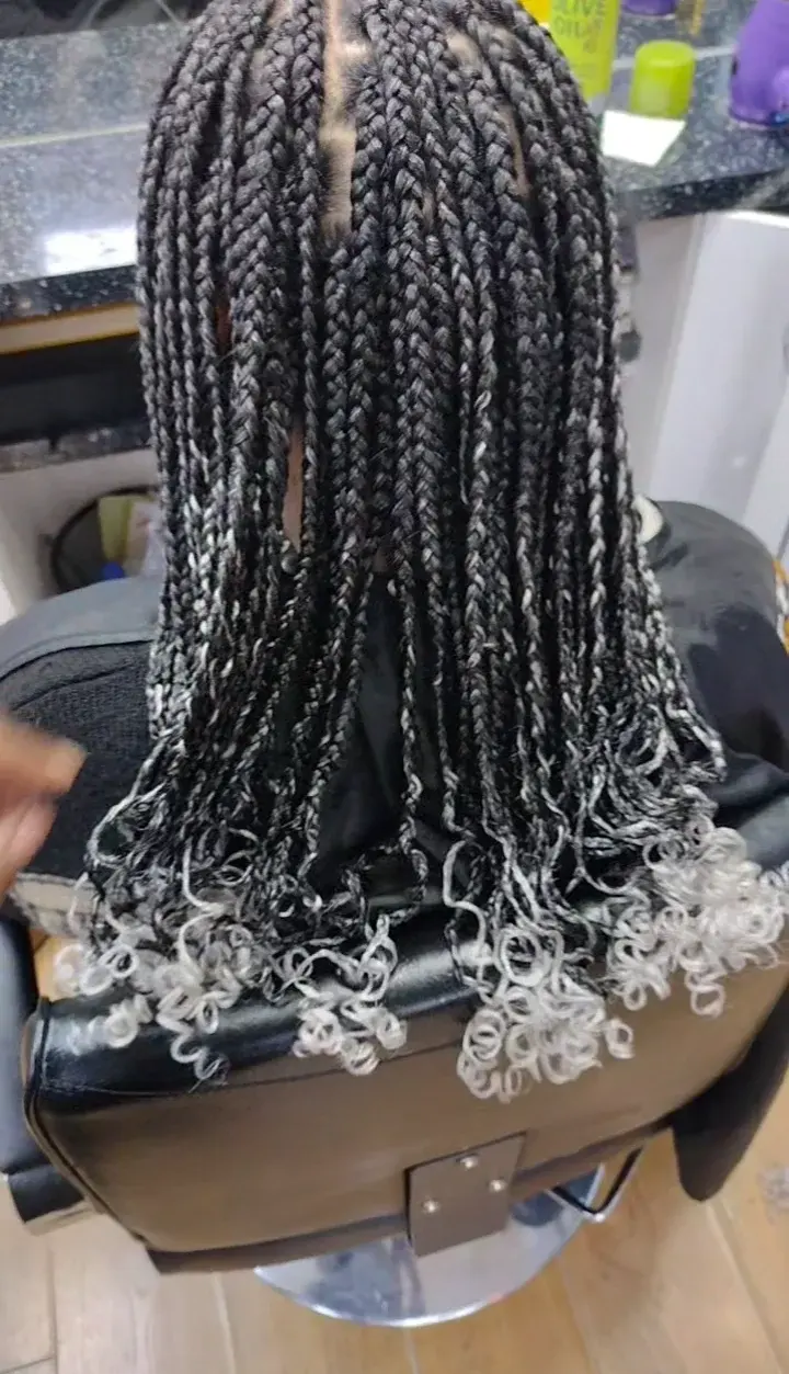 box-braids-with-curly-ends_book_london_mobile_afro_hairdresser_braider_near_me_la-maison-rose_frohub
