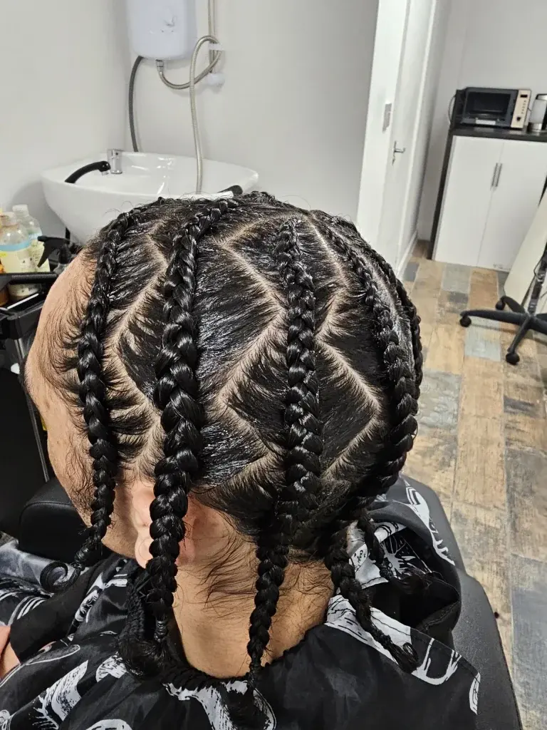conrows_book_wolverhampton_mobile_afro_hairdresser_braider_near_me_movika-hair_frohub