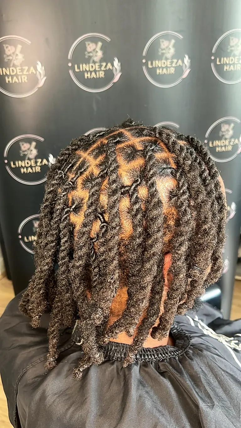 locs-retwist_book_new-barnet_afro_hairdresser_braider_near_me_lindeza-hair_frohub