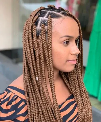 medium-box-braids-shoulder-length_book_uxbridge-middlesex_afro_hairdresser_braider_near_me_main-dor-by-grace_frohub