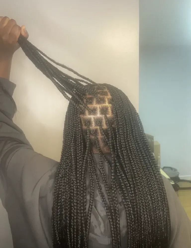 medium-knotless-braids-waist-length_book_london_mobile_salon_afro_hairdresser_braider_near_me_o_doesitall_frohub