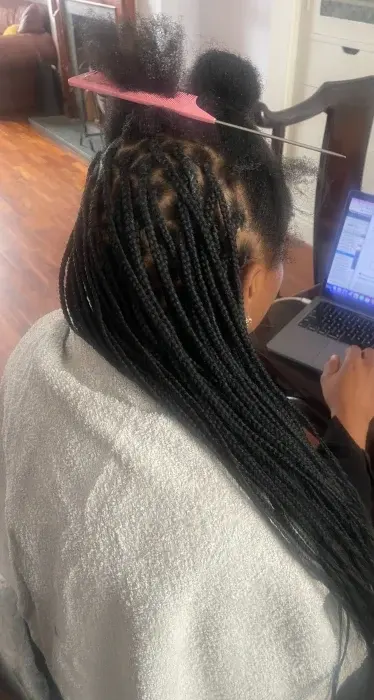 small-box-braids-bra-strap-length_book_london_mobile_salon_afro_hairdresser_braider_near_me_o_doesitall_frohub