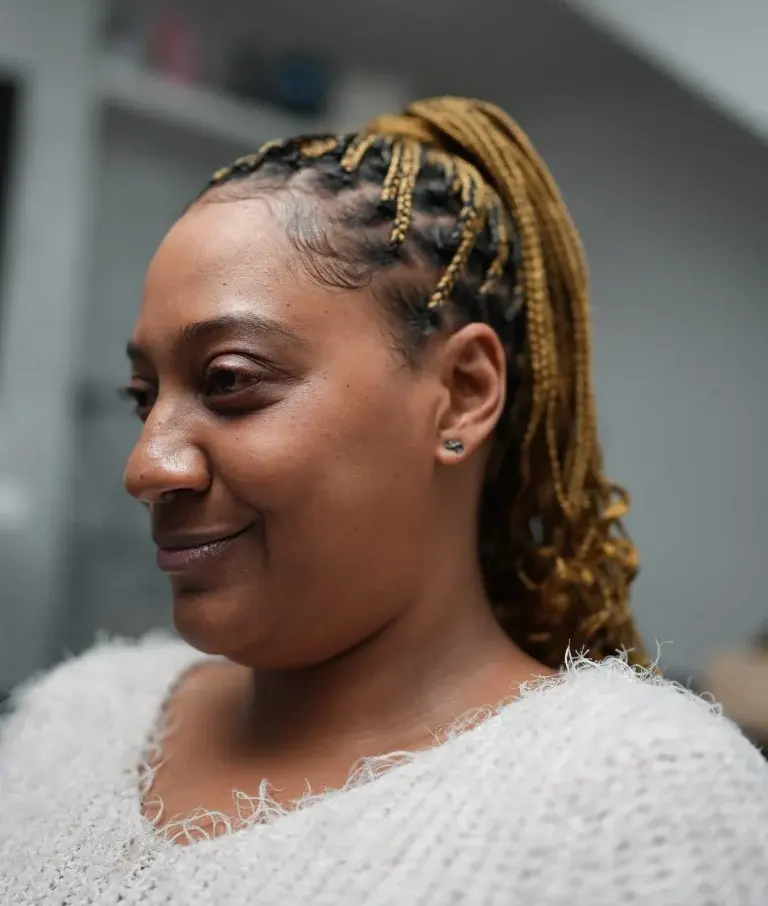 small-knotless-braids_book_hackney_mobile_salon_afro_hairdresser_braider_near_me_marni-kay-beauty_frohub