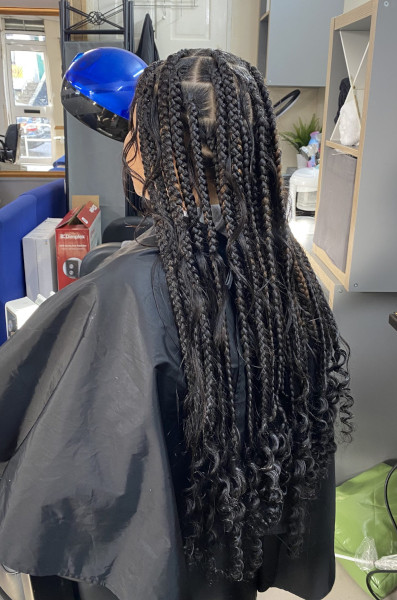 Large Knotless Box Braids TheBraidTechnician Book London Mobile Afro Hairstylist Black Hair Salon Braider Near Me FroHub