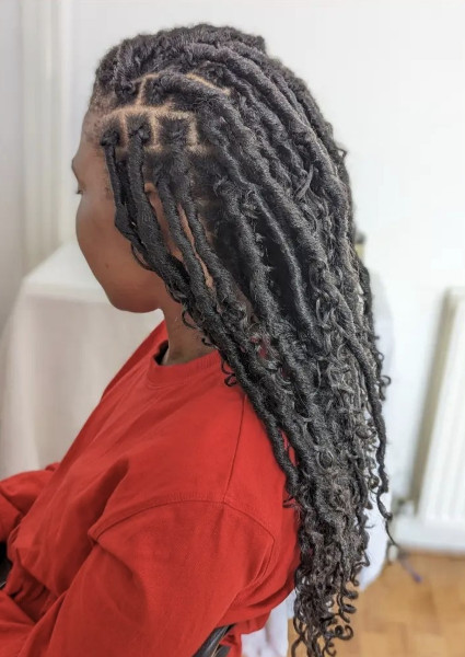 crochet-faux-locs-shoulder-length-single-plaits-method_book_edgware_mobile_salon_afro_hairdresser_braider_near_me_crown-royale_frohub