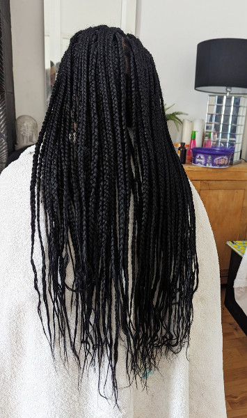 medium-box-braids-bum-length_book_edgware_mobile_salon_afro_hairdresser_braider_near_me_crown-royale_frohub