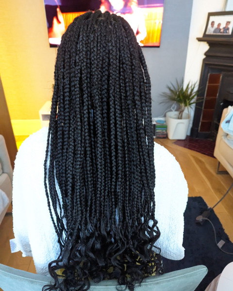 medium-box-braids-mid-back-length_book_edgware_mobile_salon_afro_hairdresser_braider_near_me_crown-royale_frohub