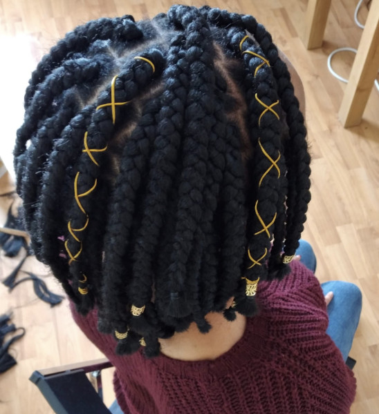 medium-box-braids-bob-length_book_edgware_mobile_salon_afro_hairdresser_braider_near_me_crown-royale_frohub