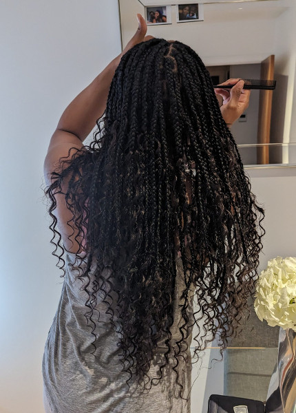 small-knotless-goddess-braids-waist-length_book_edgware_mobile_salon_afro_hairdresser_braider_near_me_crown-royale_frohub