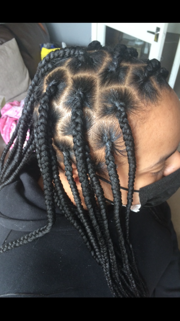 large-knotless-braids-mid-back-length_book_hayes_mobile_afro_hairdresser_braider_near_me_blend-with-d-trend_frohub