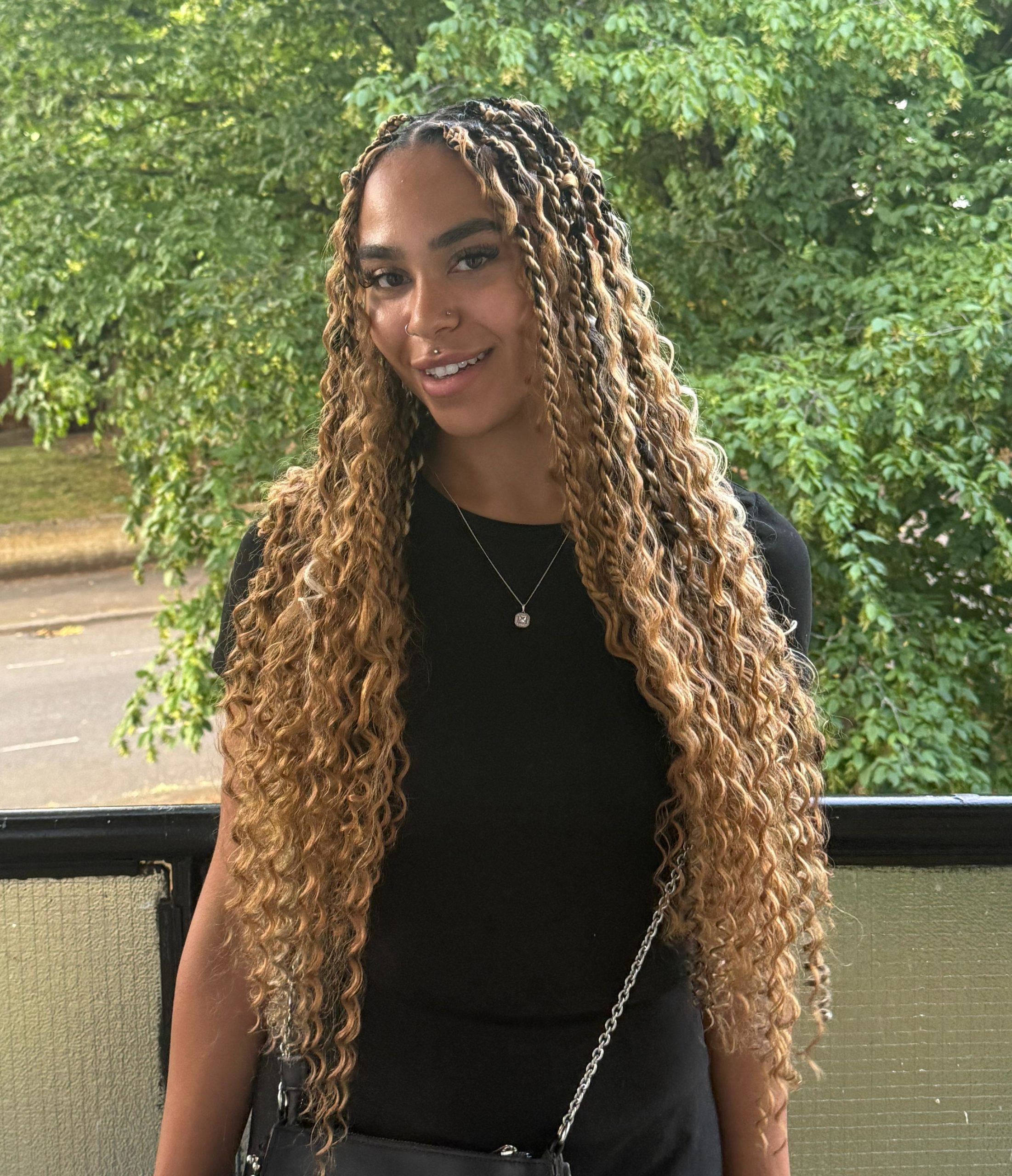 smedium-island-twists-bum-length_book_lewisham_mobile_afro_hairdresser_braider_near_me_braiding-meraki_frohub