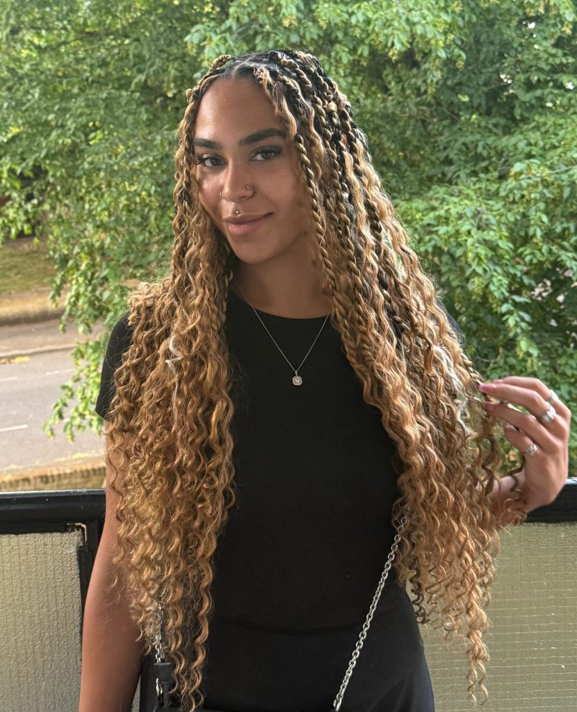 smedium-island-twists-bum-length_book_lewisham_mobile_afro_hairdresser_braider_near_me_braiding-meraki_frohub