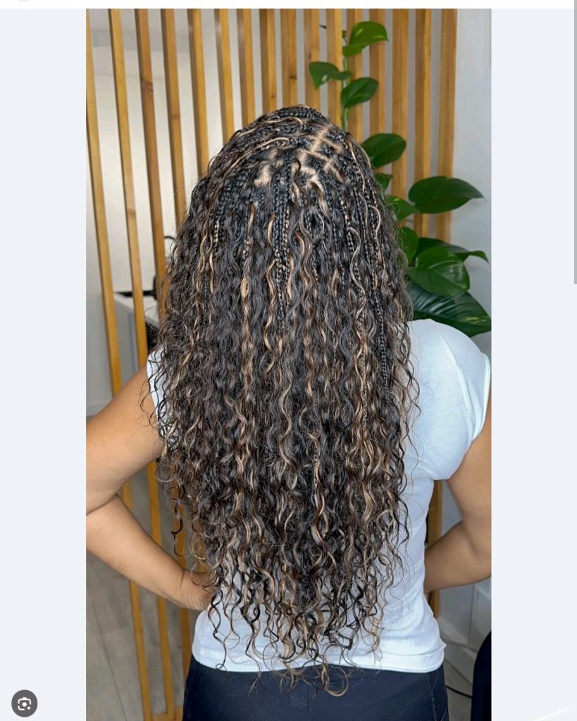 medium-boho-knotless-braid-mid-back-length_book_uxbridge-middlesex_afro_hairdresser_braider_near_me_main-dor-by-grace_frohub