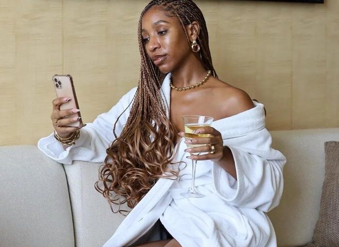 medium-french-braid-mid-back-length_book_west-drayton_mobile_afro_hairdresser_braider_near_me_main-dor-by-grace_frohub