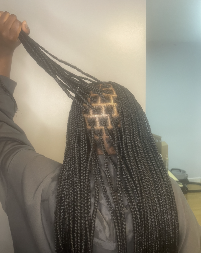 medium-knotless-braids_book_london_mobile_salon_afro_hairdresser_braider_near_me_o_doesitall_frohub