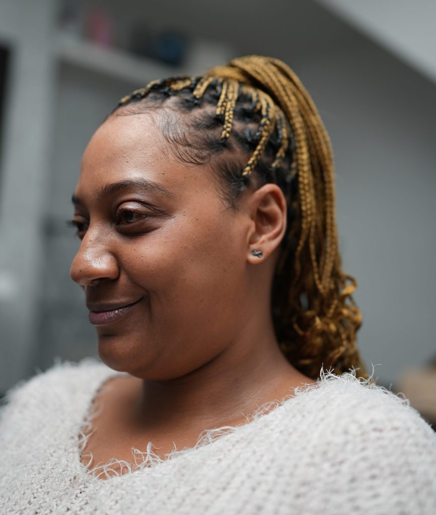 small-knotless-braids_book_hackney_mobile_salon_afro_hairdresser_braider_near_me_marni-kay-beauty_frohub