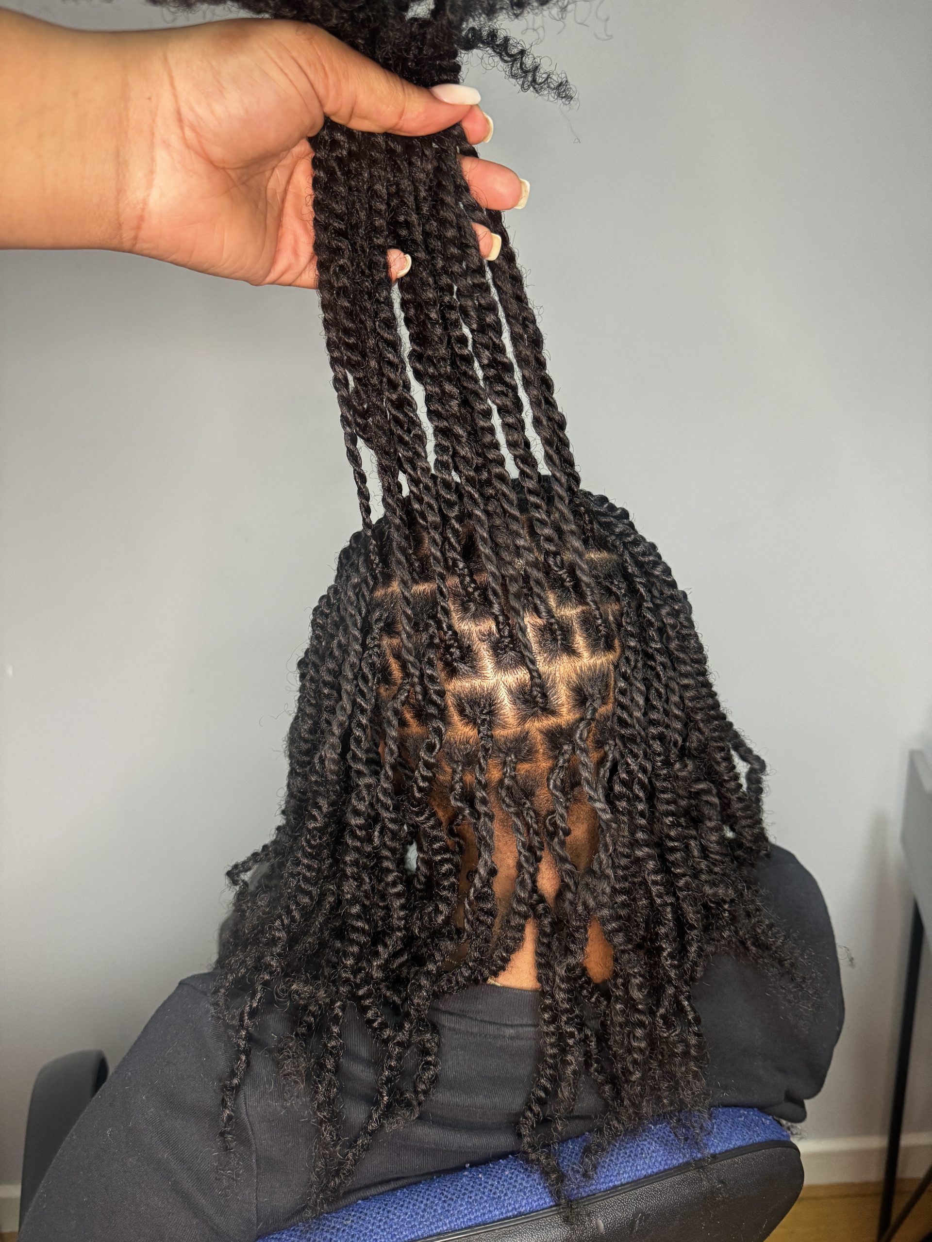 kinky-twists-mini-twists-with-braiding-hair_book_london_mobile_afro_hairdresser_braider_near_me_o_doesitall_frohub
