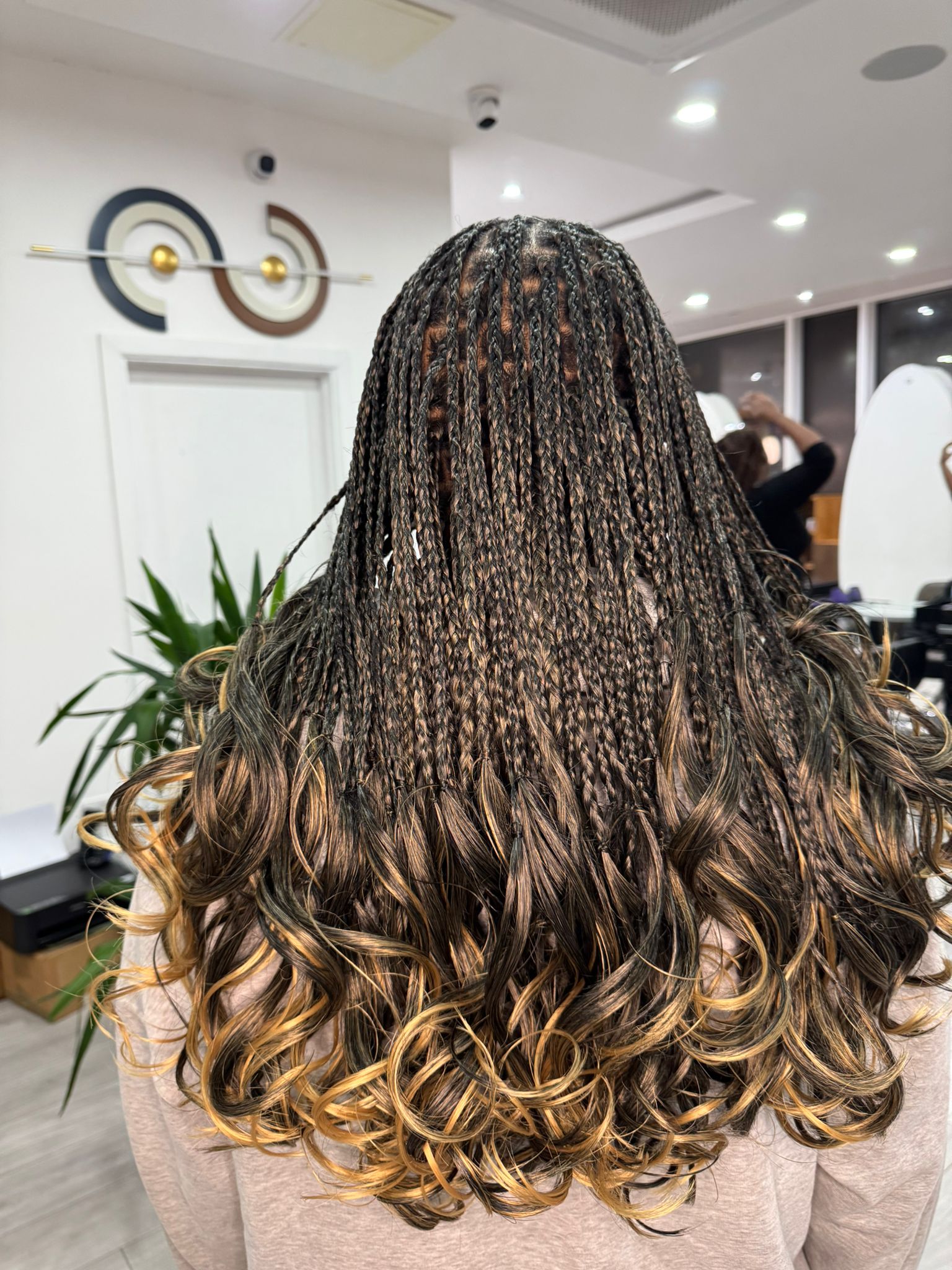box-braids-french-curls_book_london_mobile_afro_hairdresser_braider_near_me_la-maison-rose_frohub
