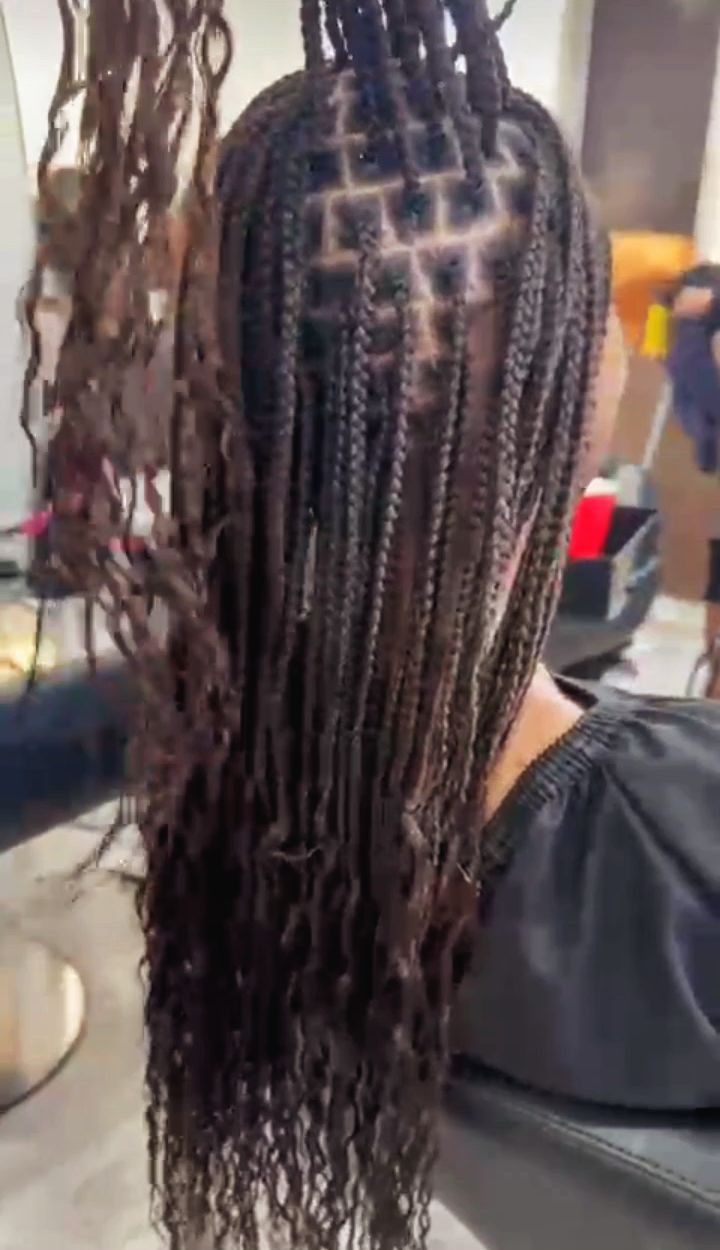box-braids-with-curly-ends_book_london_mobile_afro_hairdresser_braider_near_me_la-maison-rose_frohub