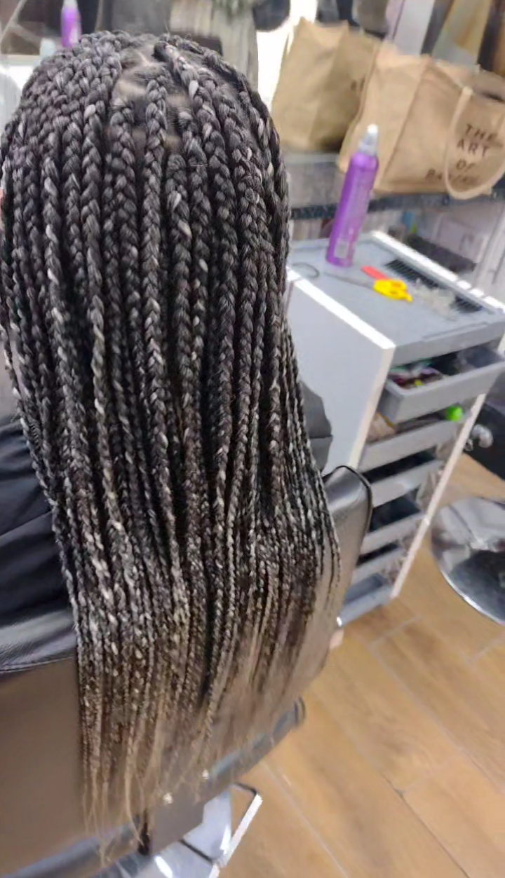 box-braids_book_london_mobile_afro_hairdresser_braider_near_me_la-maison-rose_frohub