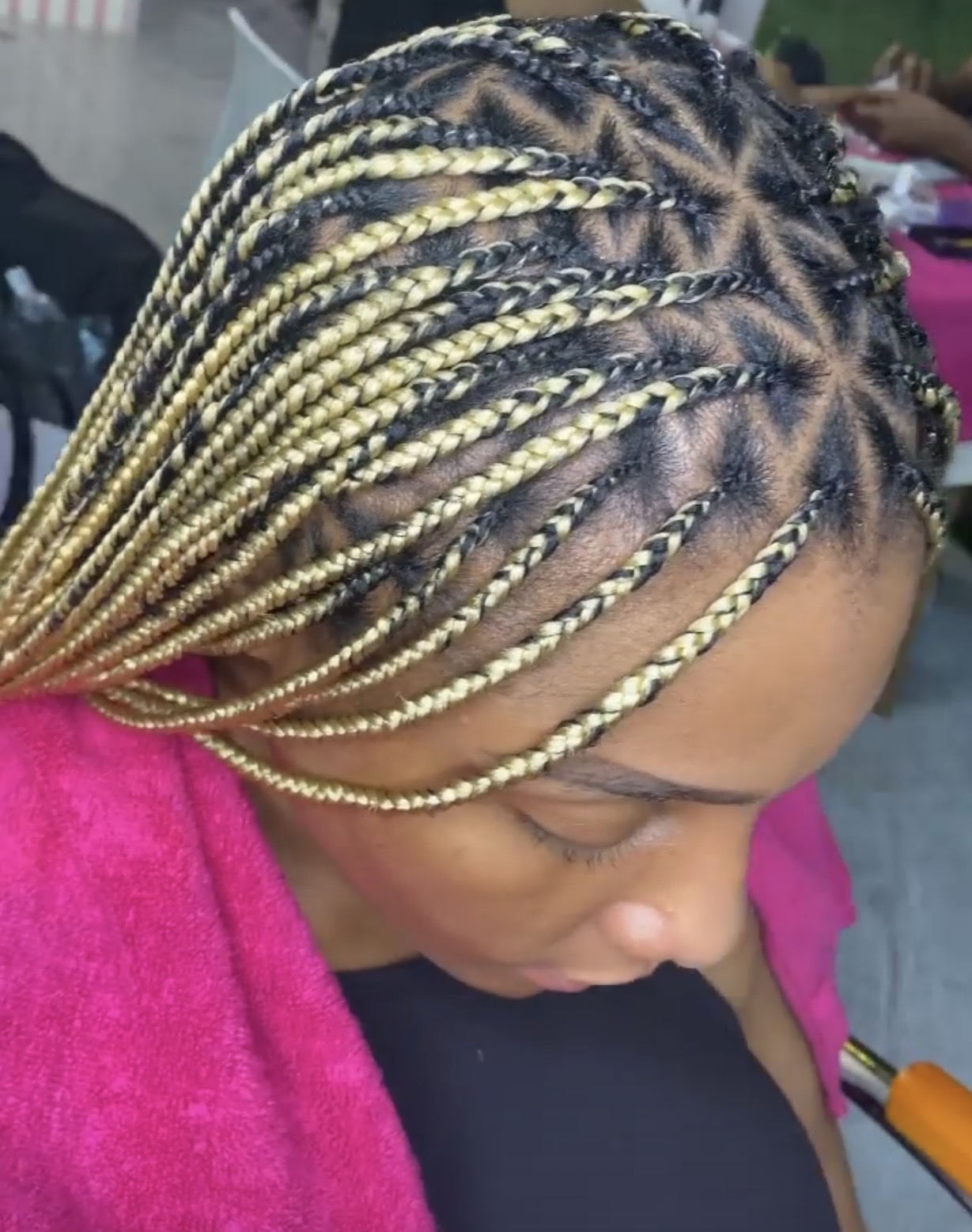 Medium Knotless Braids – Waist Length