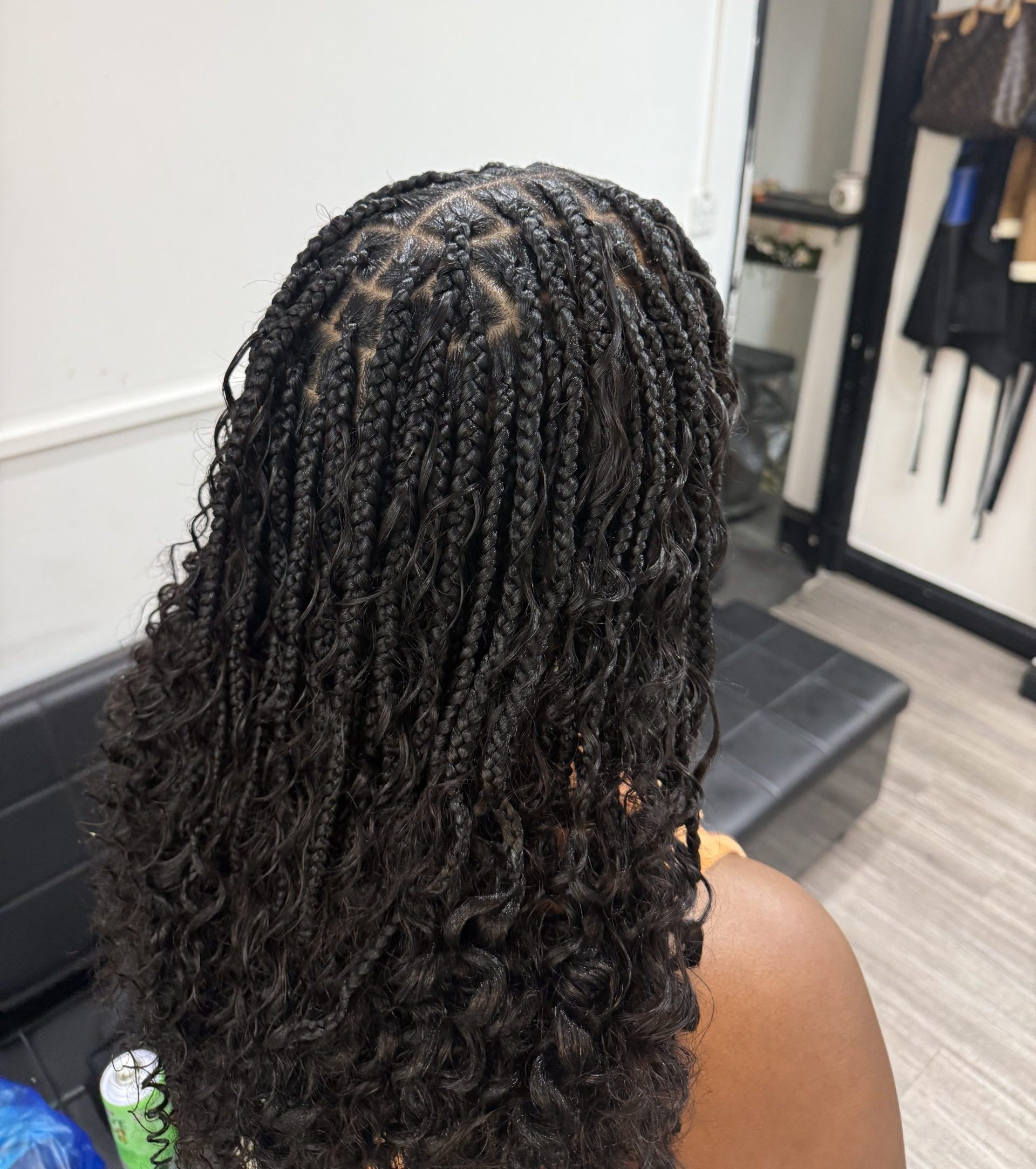 small-knotless-braids_book_london_salon_afro_hairdresser_braider_near_me_diamond-hair-beauty-ltd_frohub