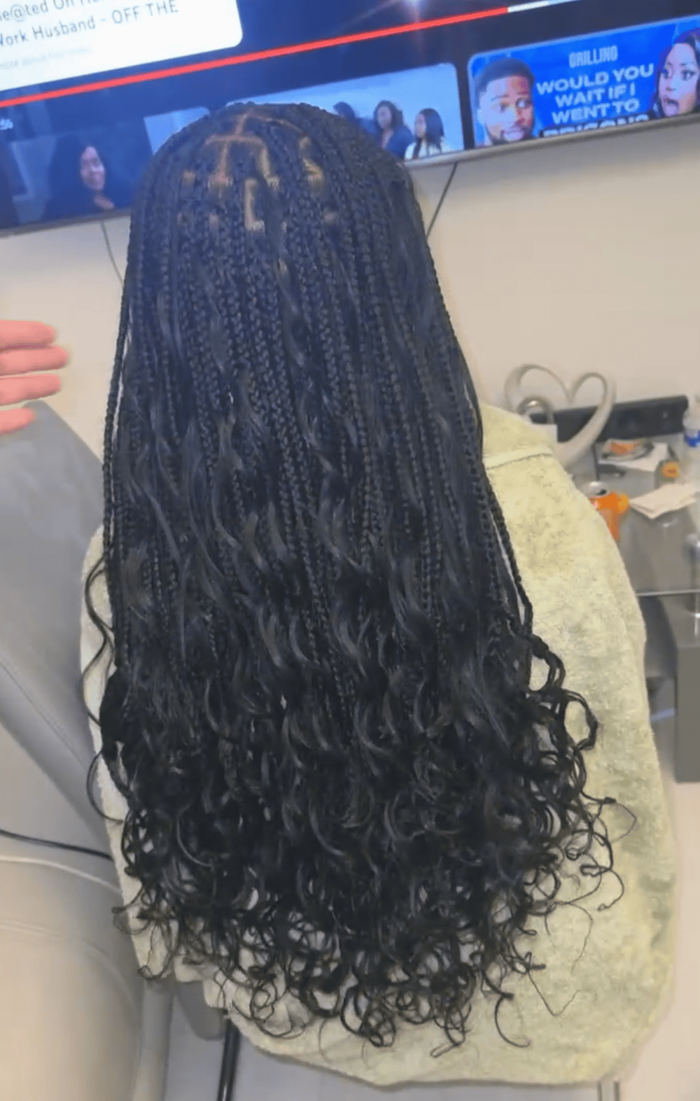 medium-knotless-goddess-braids-boho-braids-bum-length_book_london_mobile_afro_hairdresser_braider_near_me_o_doesitall_frohub
