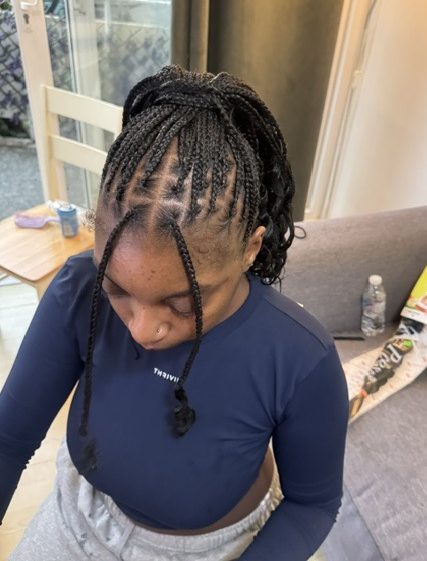 small-knotless-braids-bum-length_book_london_mobile_salon_afro_hairdresser_braider_near_me_o_doesitall_frohub